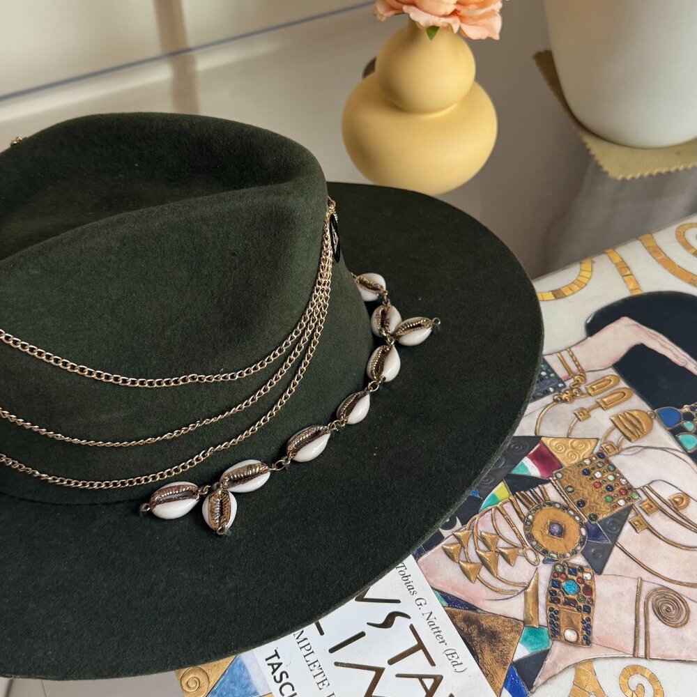 Never Used: Tuluminati Hat forest green with golden shells